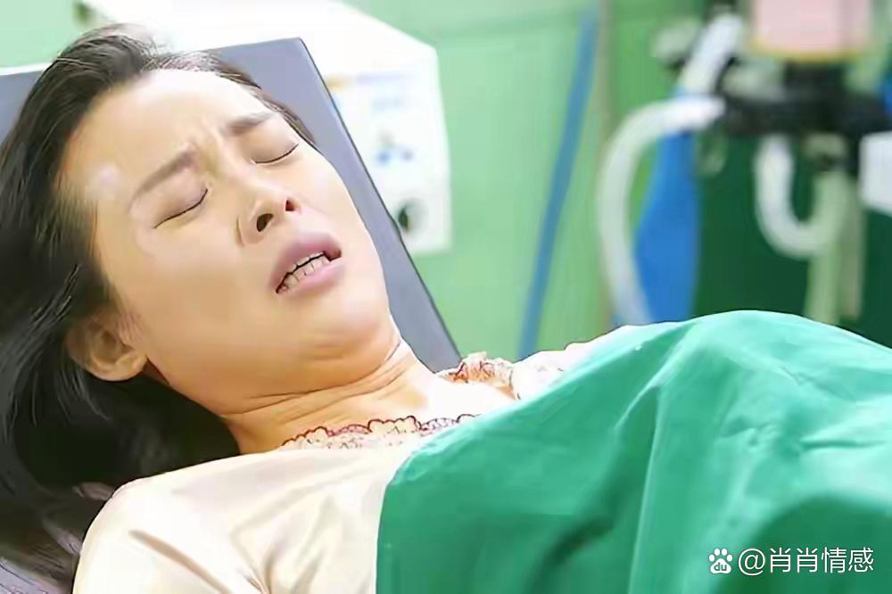 "一旁的岳父满脸焦急.此刻,新生命的诞生伴随着母亲的艰辛与不易.