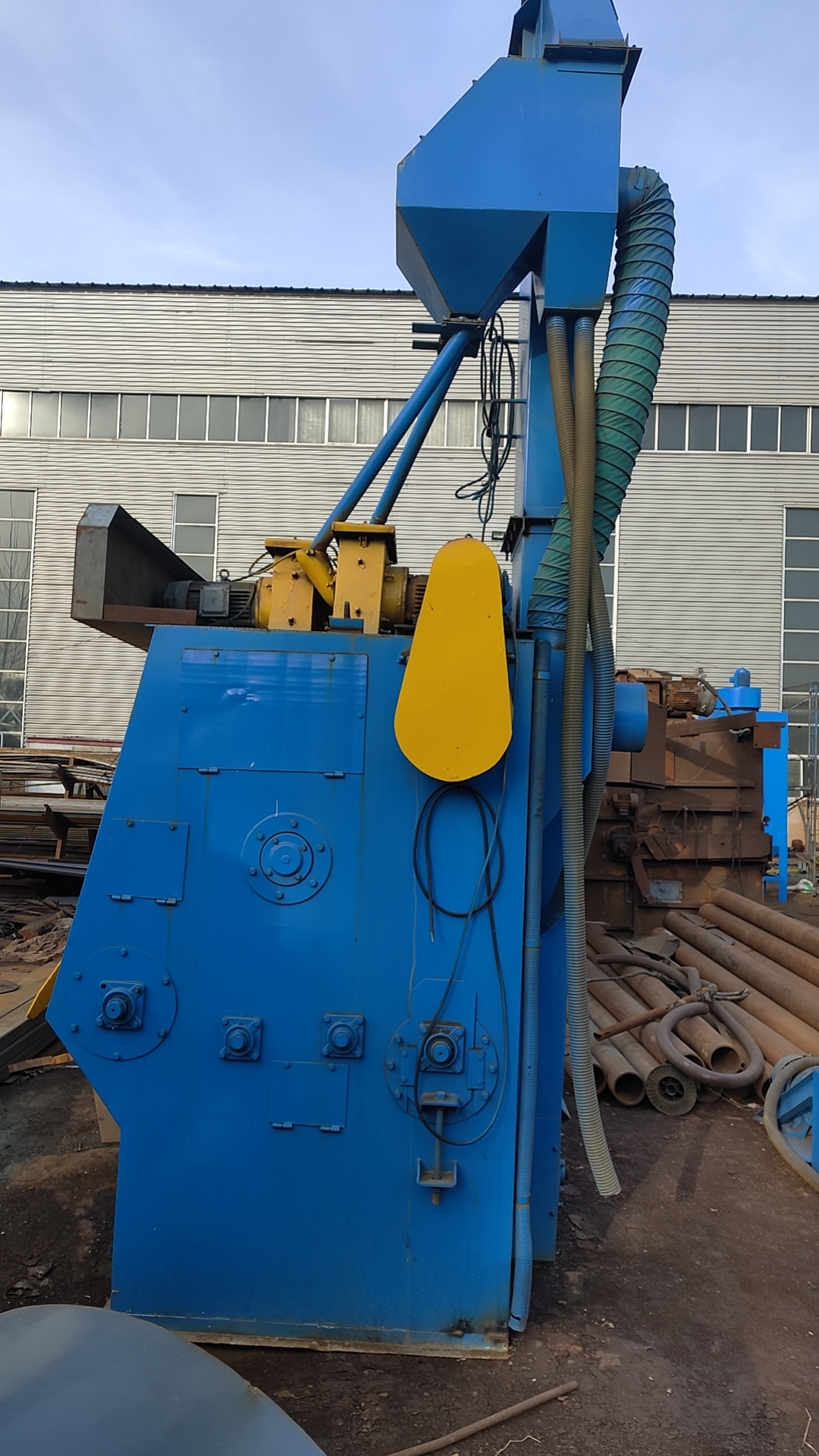 "今天车间新到的326履带式抛丸机,效率惊人!