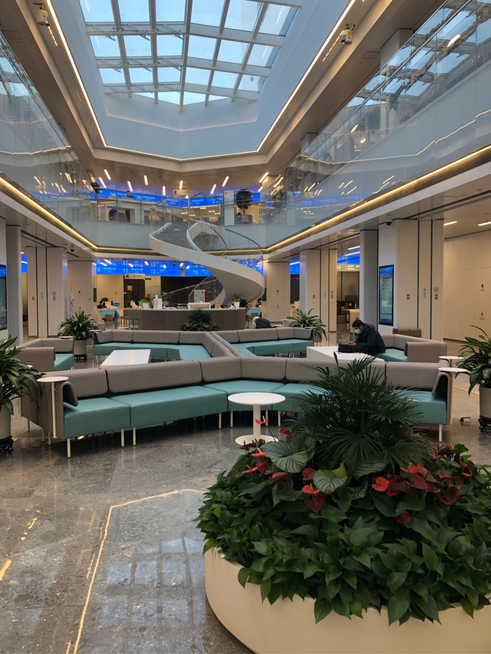 以为是五星酒店,其实是政务办公大厅群众休息区