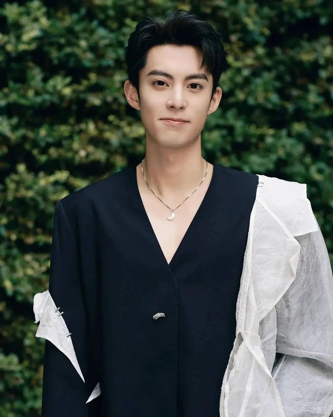 1,欧豪接触高群书导演的新戏《一个刑警的日子》.