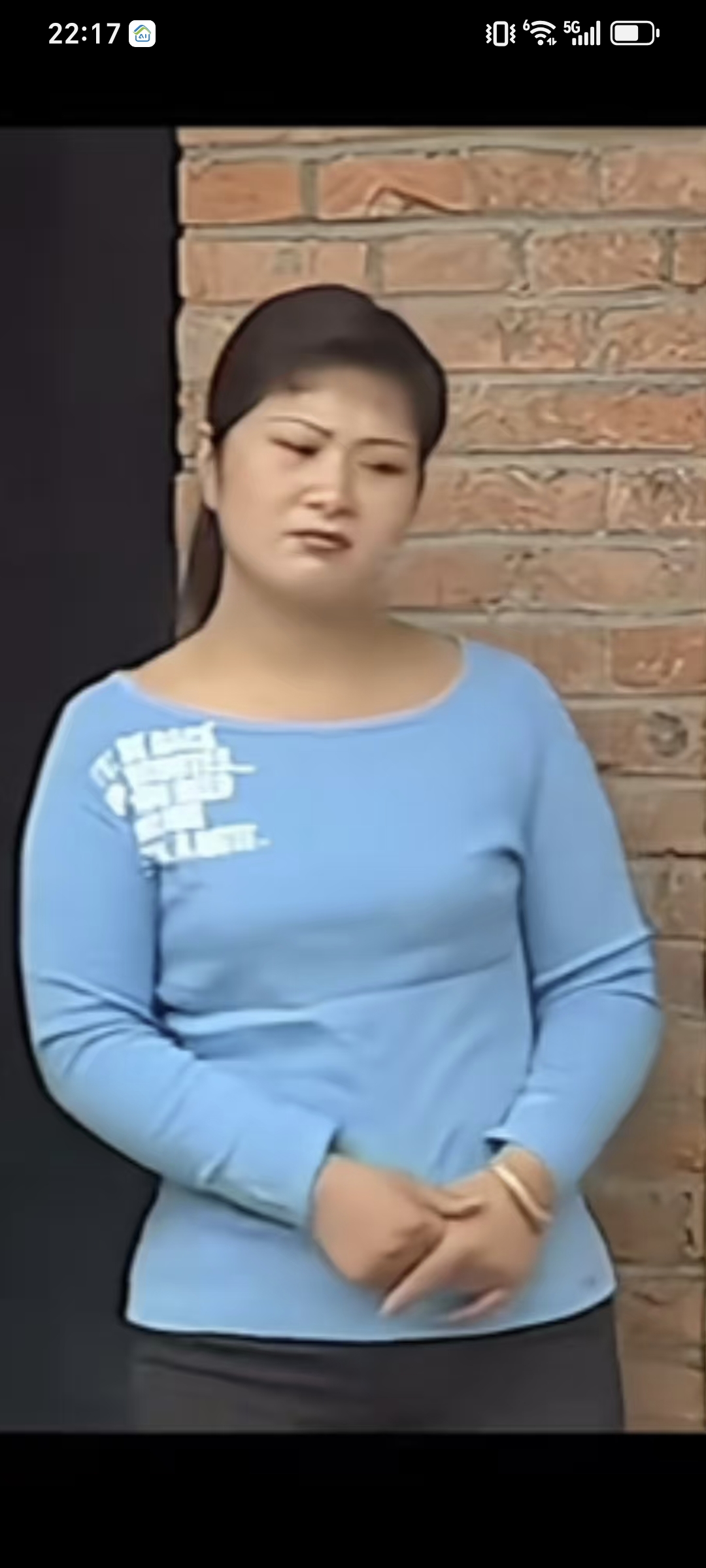 这老公公,太欺负人了,我媳妇坐着月子,他就进屋里