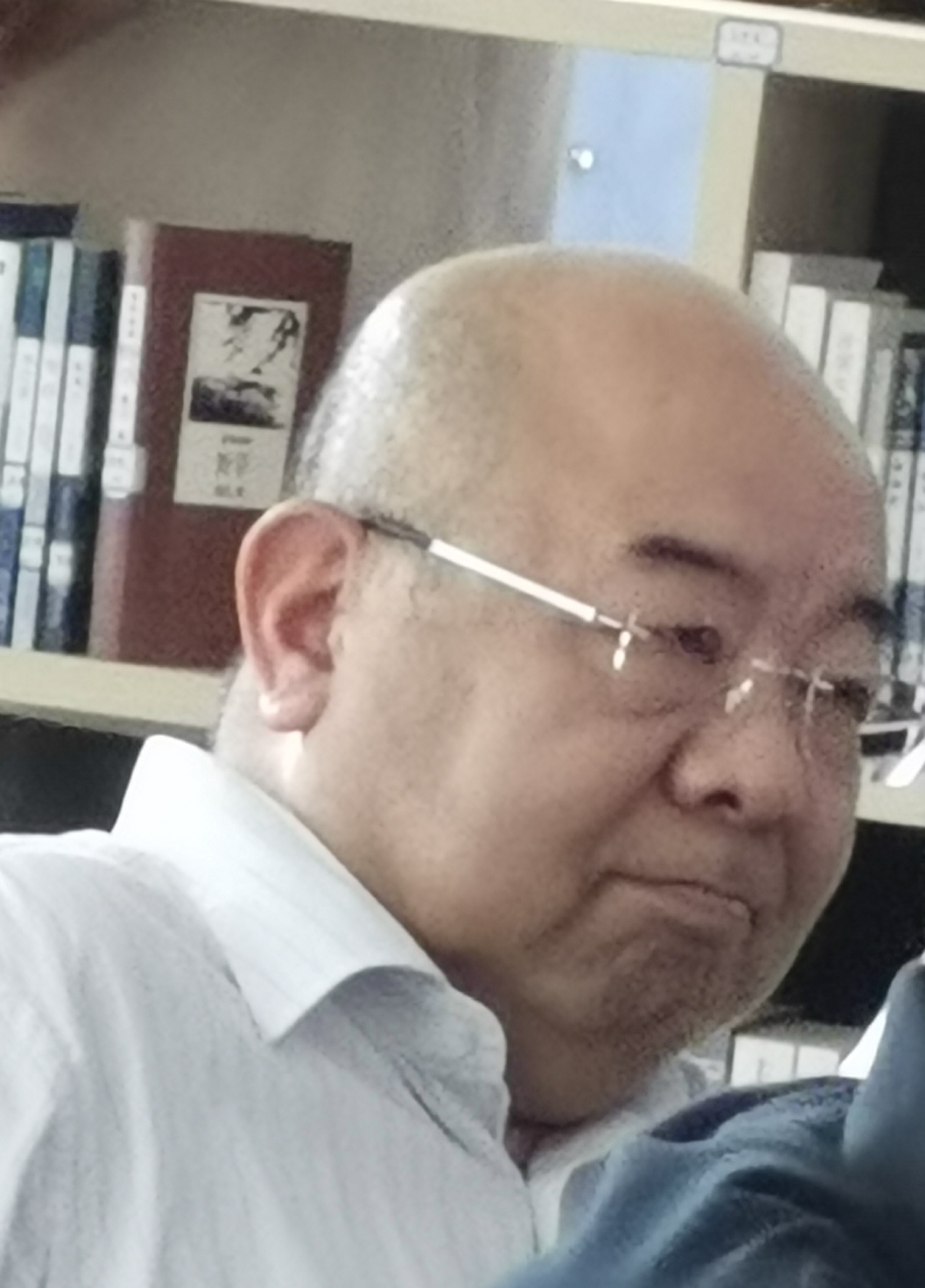 西安住建今天来了个戴眼镜的大爷,抬杠能手