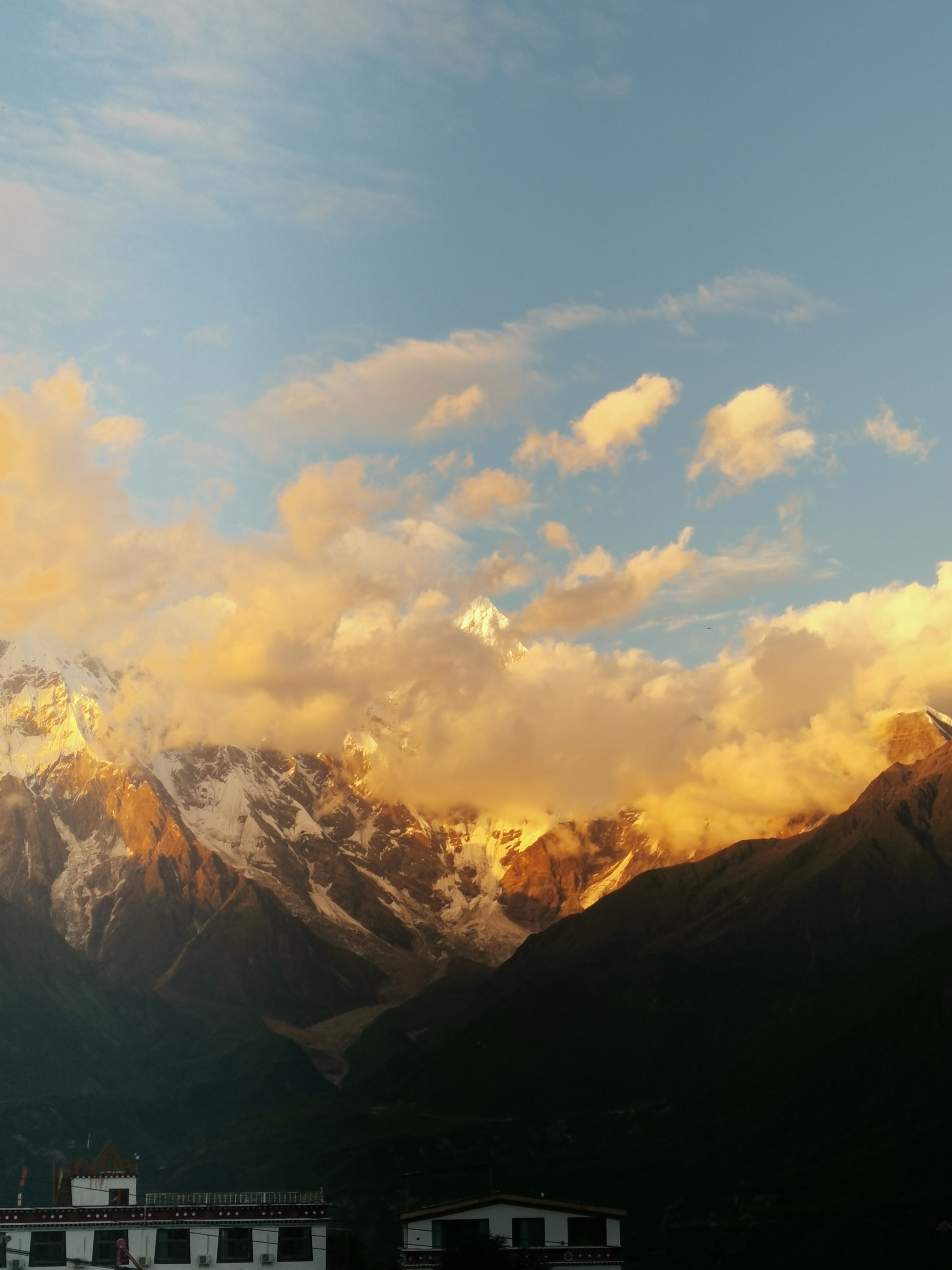 西藏之旅之邂逅南迦巴瓦,金光洒落雪山之巅,日照金山,那一刻,时间仿佛
