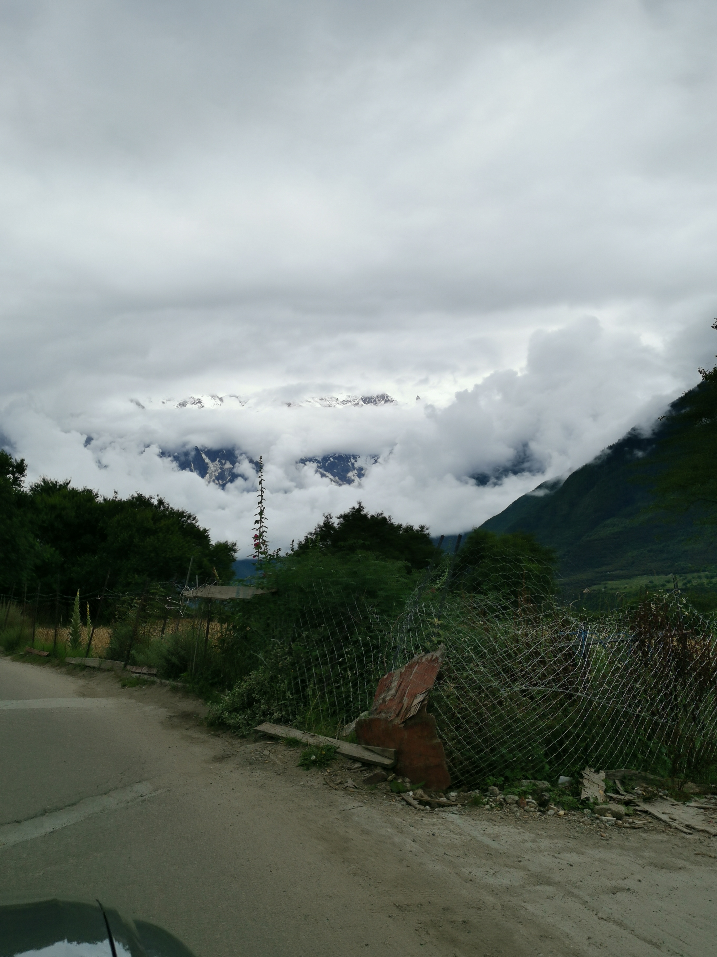 西藏之旅之雅鲁藏布江大峡谷,"漫步西藏索松村,雪山脚下江水涌,每一缕