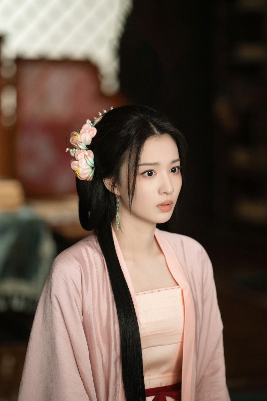 王楚然《庆余年2》剧照来袭,好美的桑文姑娘.#明星穿搭# #王楚然