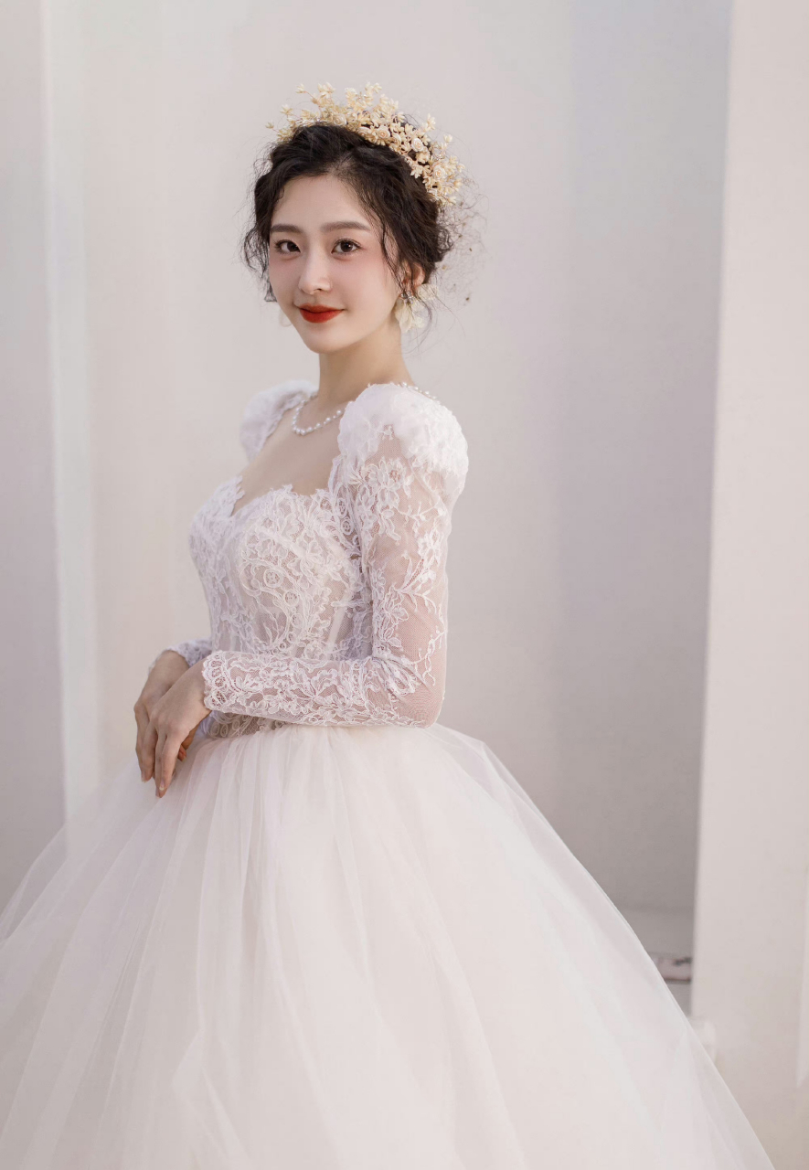 王嘉丽白色婚纱造型,好美好仙,梦中情人.#明星穿搭# #王嘉丽