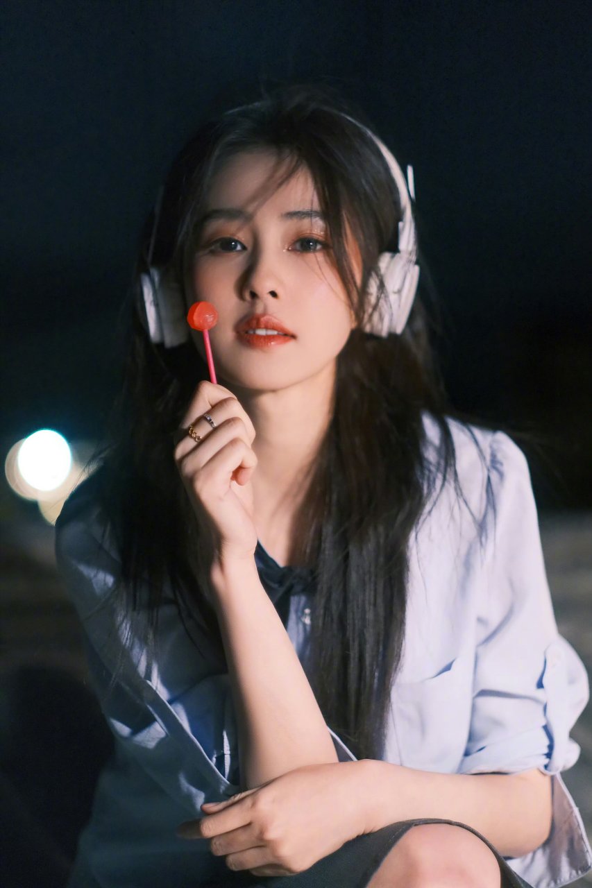 白鹿漂亮学姐造型来袭,清新唯美氛围感十足.#明星穿搭# #白鹿