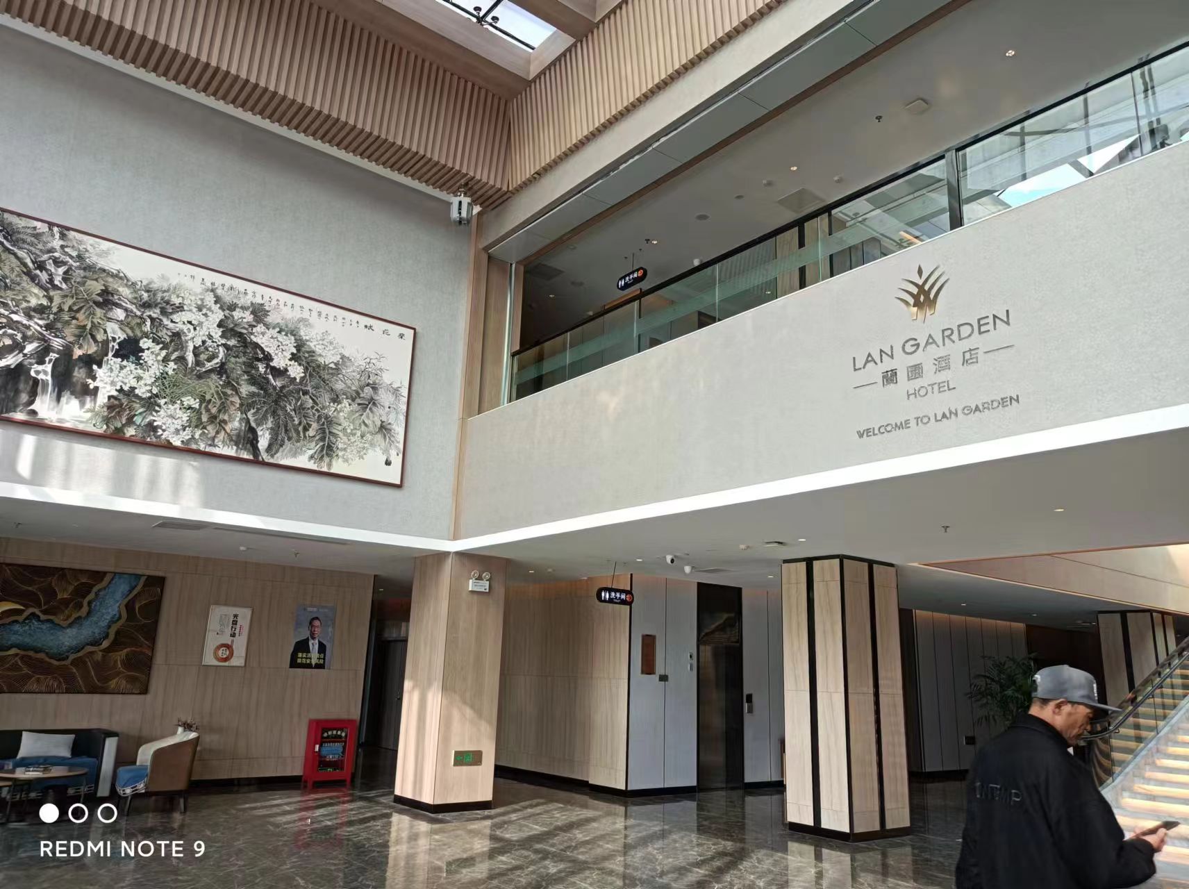 兰陵县字画装裱总店兰亭画廊兰园酒店大厅装裱施工现场