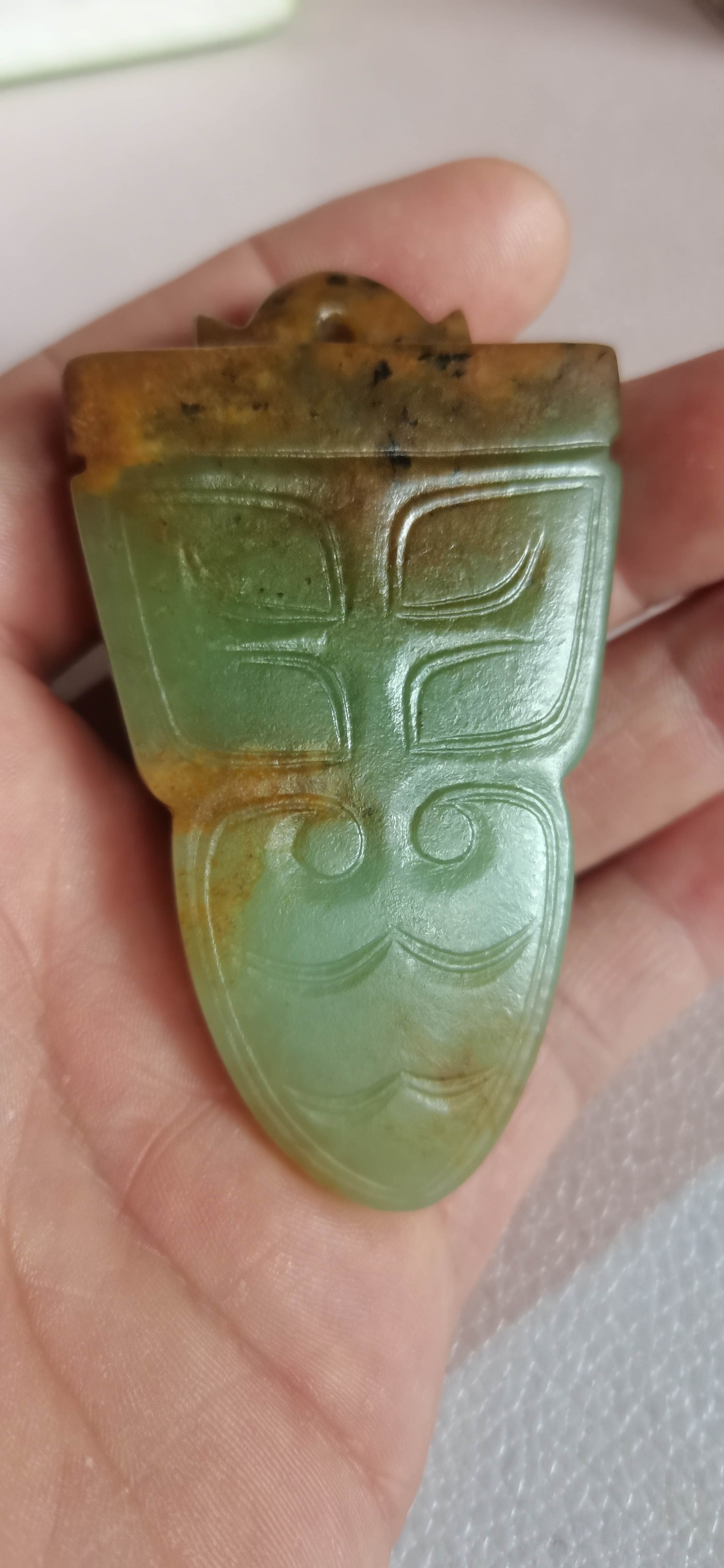 西周神人面玉佩