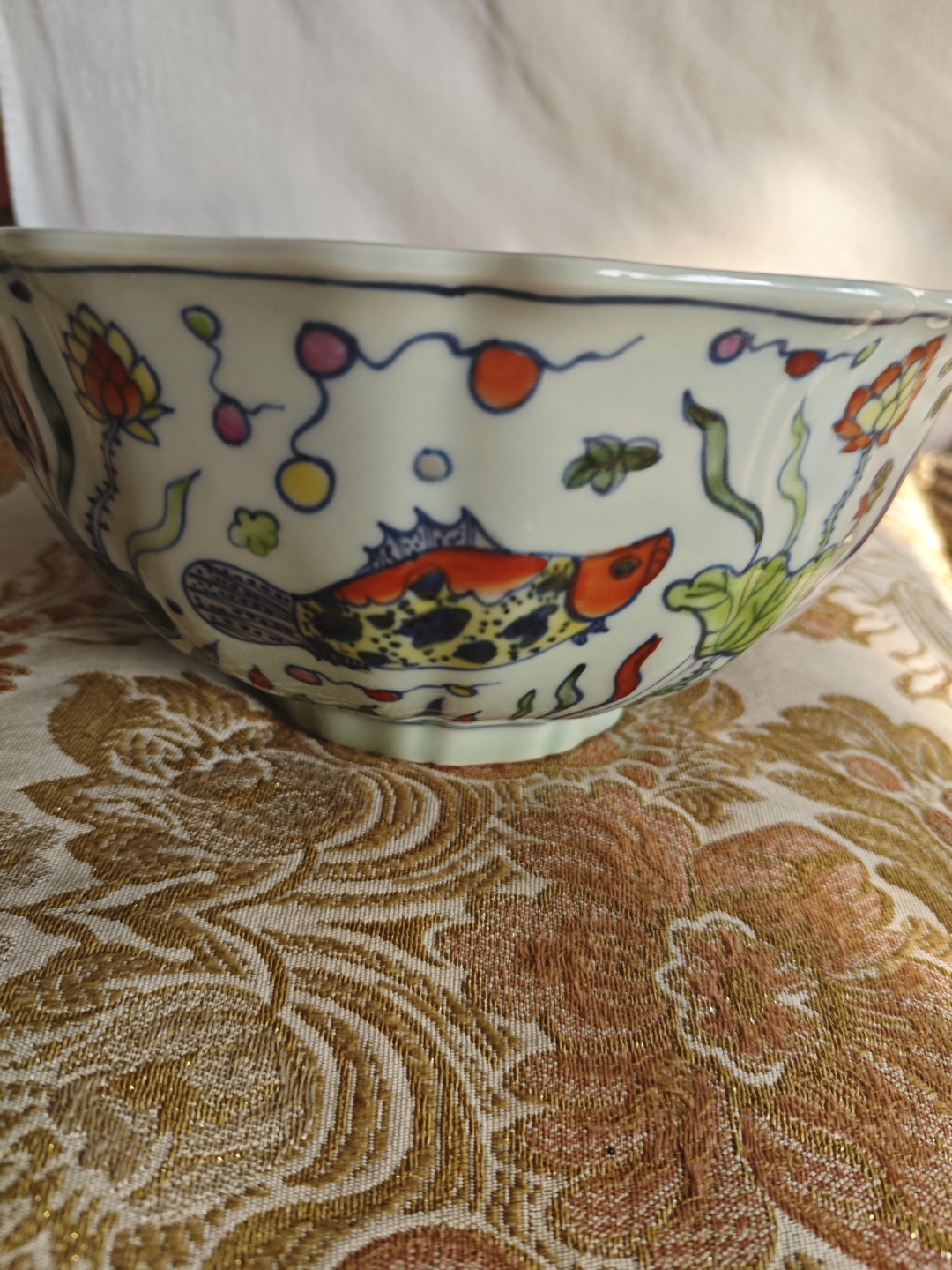 这样的才是真正的明宣德官瓷真品,斗彩魚藻文大碗[比心][比心][赞同]