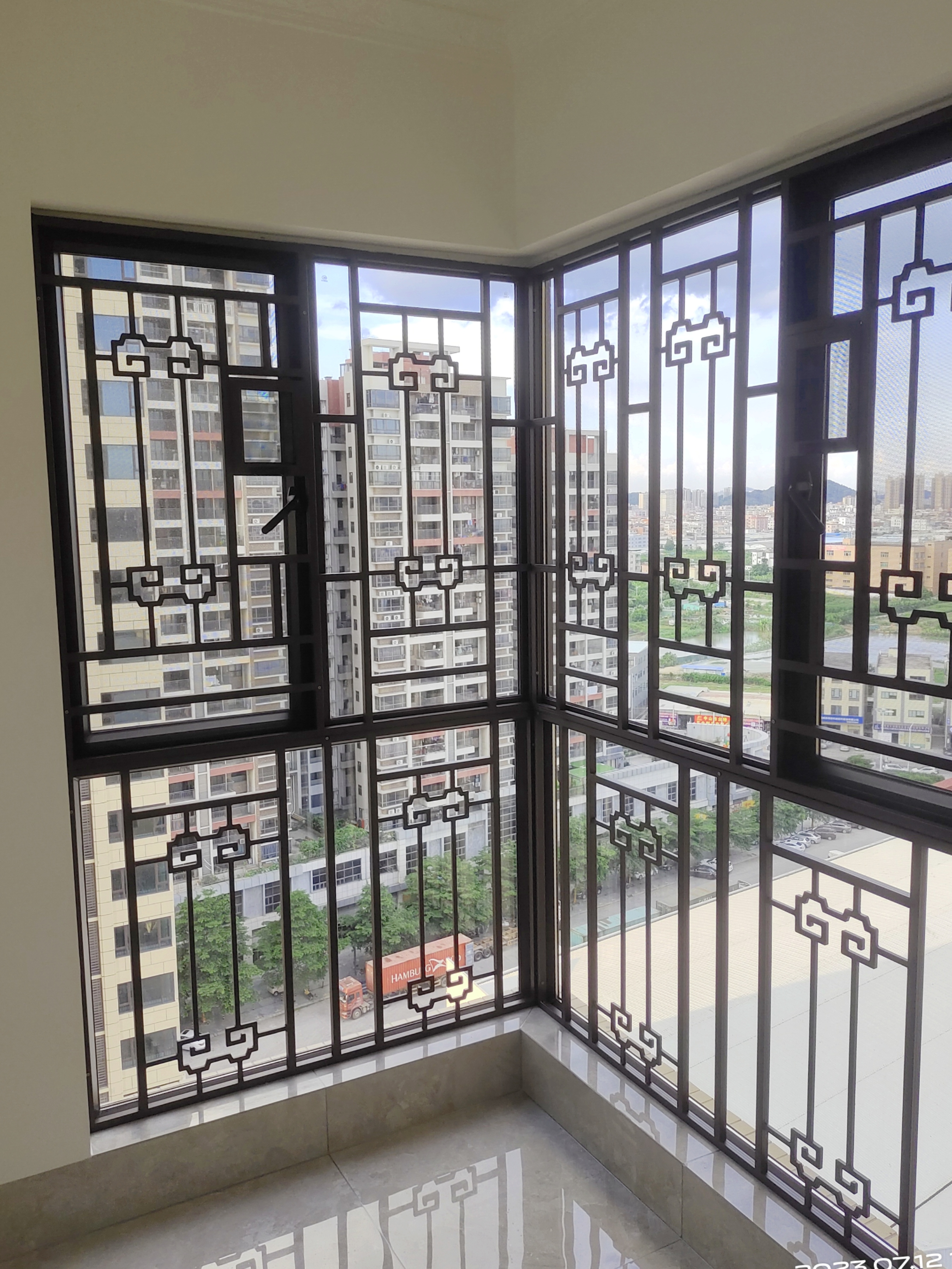 78窗花,防盗网华丽的变身78  95哇塞,这个金属框架真是别具一格