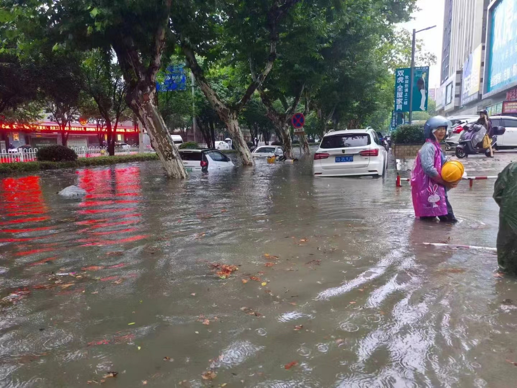 湖北襄阳大雨!非不要不出门!