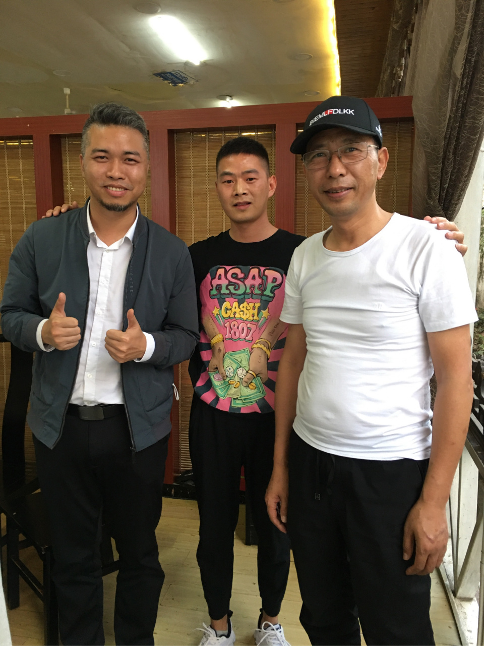 非常荣幸能和(左)手镯厂长(右)玉雕界大师李振庆大师一起畅谈人生