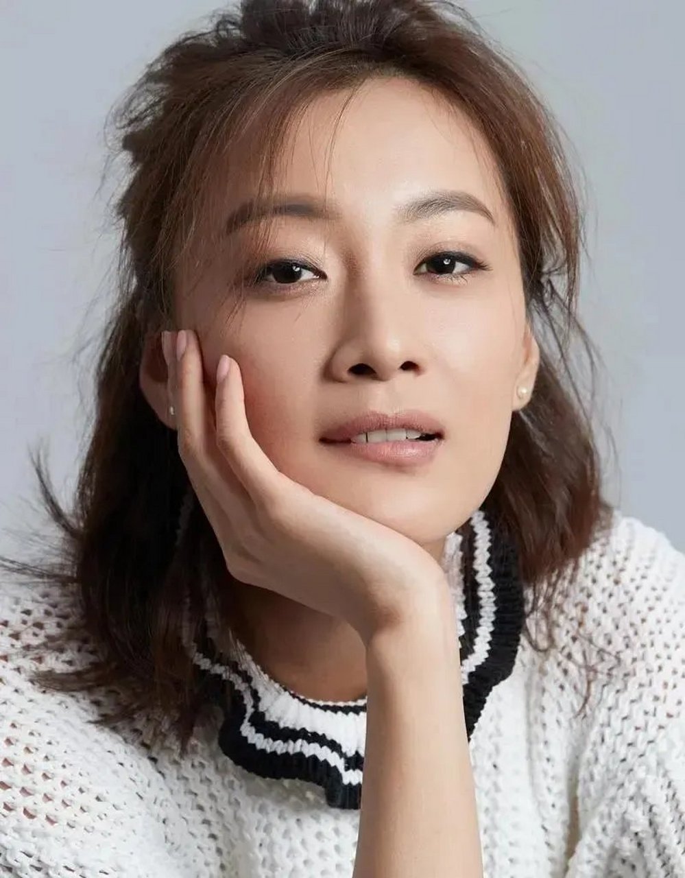 她是李小冉丈夫徐佳宁的前妻,钟汉良和她和李小冉和徐佳宁都很有缘分.