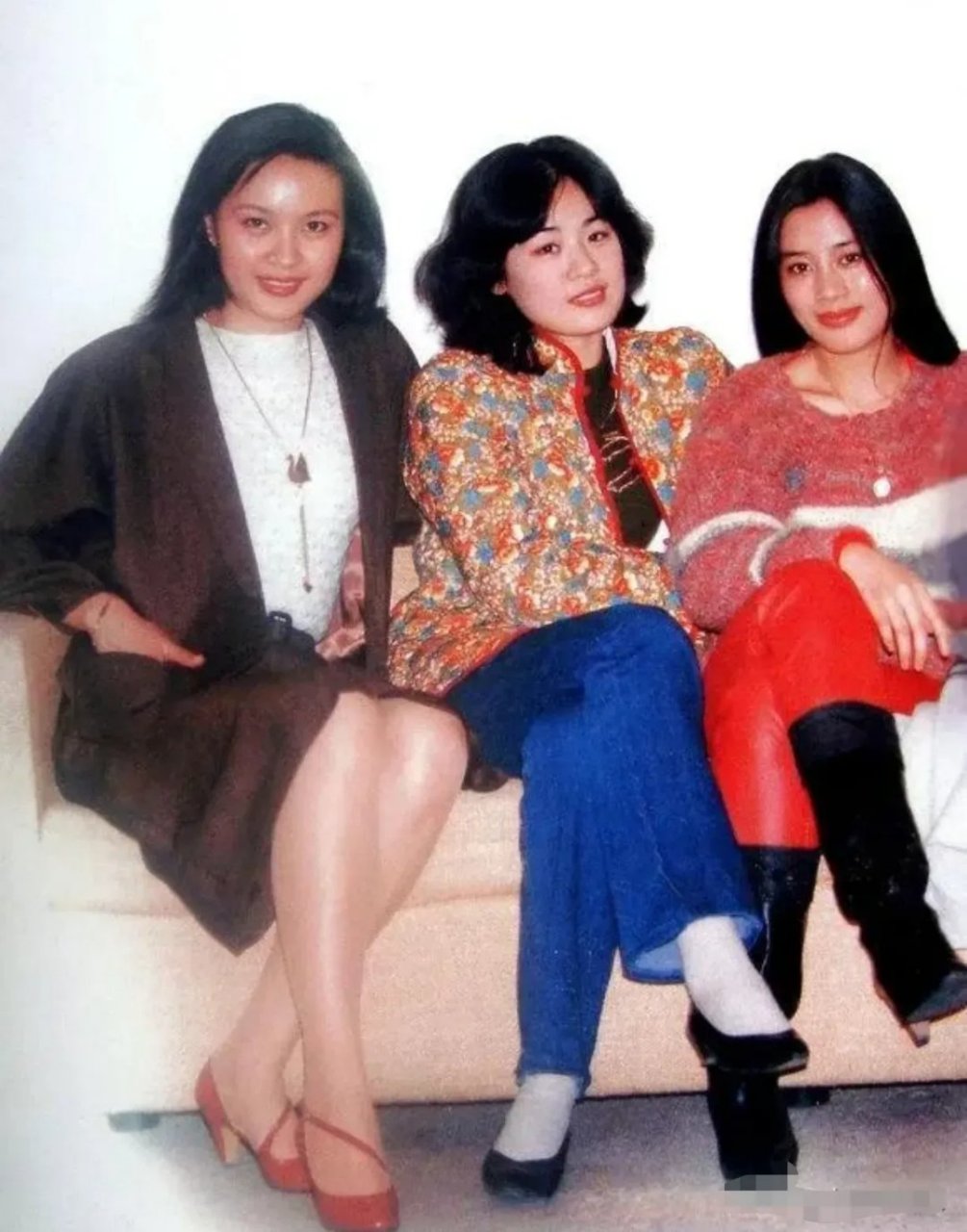这张照片拍摄于1985年,方舒,丛珊,李凤旭的合影.