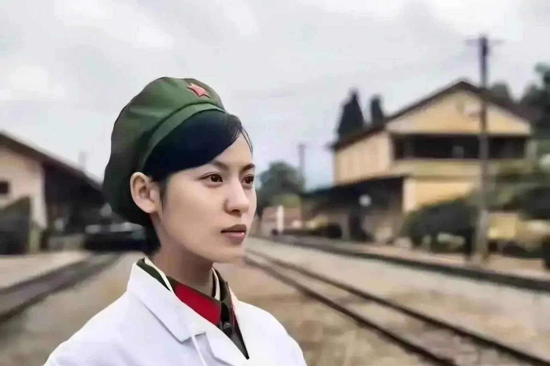 这张照片拍摄于2017年,由冯小刚执导电影《芳华》中的剧照.