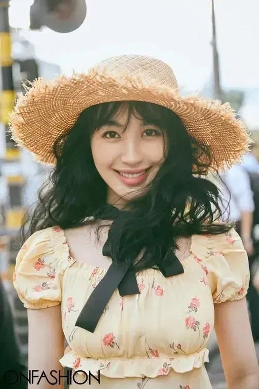 李菲儿,原名李菲,1987年10月3日出生于辽宁省,毕业于中北国际演艺专修