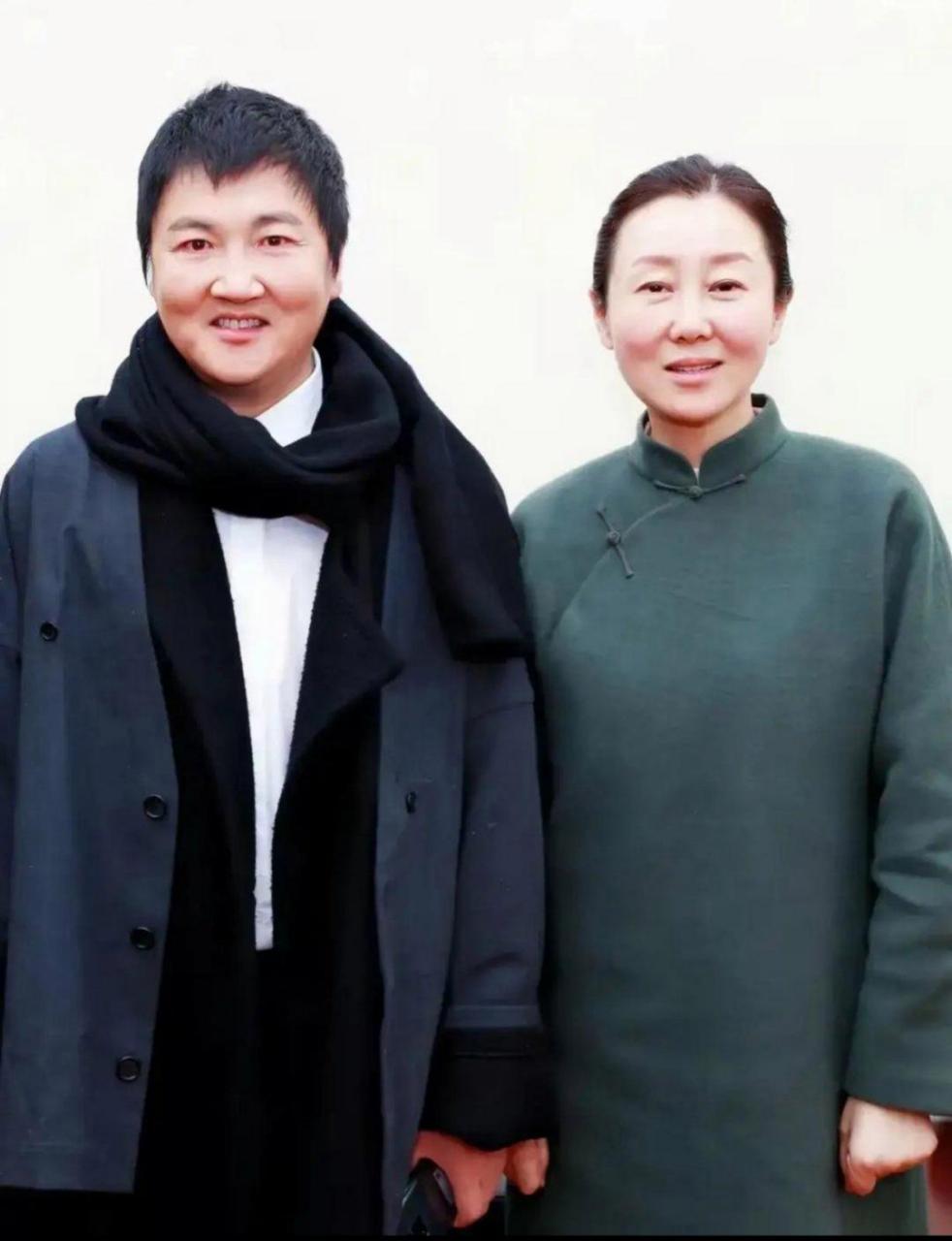 这张照片拍摄于2015年,孙楠和二婚妻子潘蔚的合影.