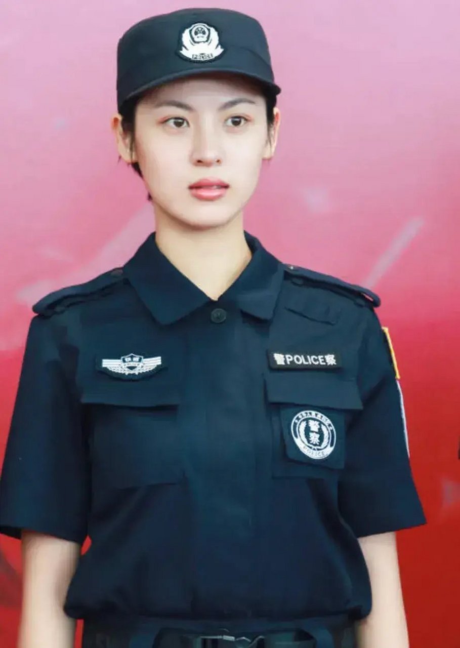 她在新版《还珠格格》里扮演柳红,在《大江大河》里扮演宋运辉的第一