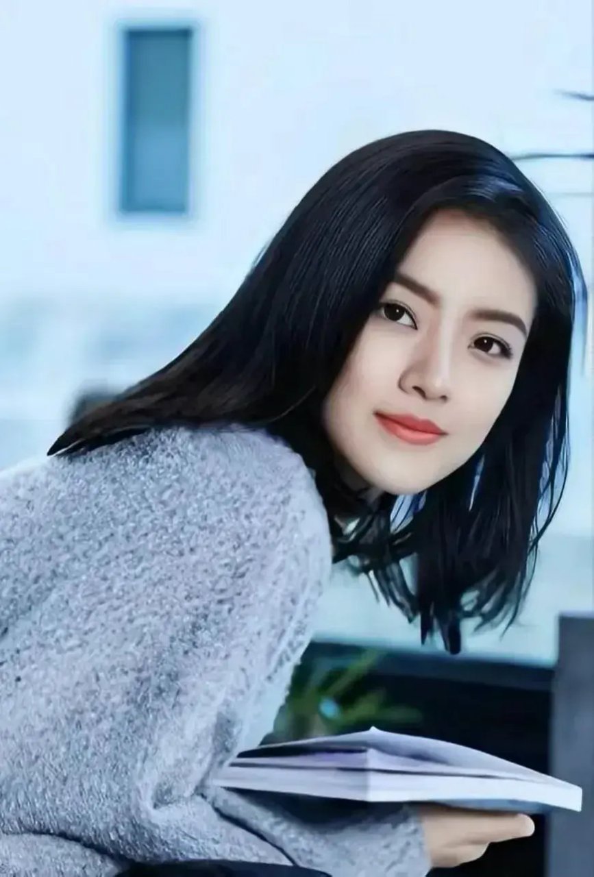 她,1992年4月3日出生于四川省成都市,中国内地女演员,毕业于中央戏剧