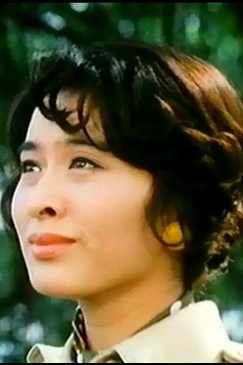 她是日本著名演员,先后在电影《望乡》和《生死恋》饰演主角,动作优美