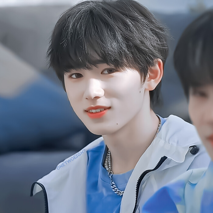 今天是蓝色的亚轩～ #宋亚轩# #颜值# #时代少年团# #神仙颜值# #少年