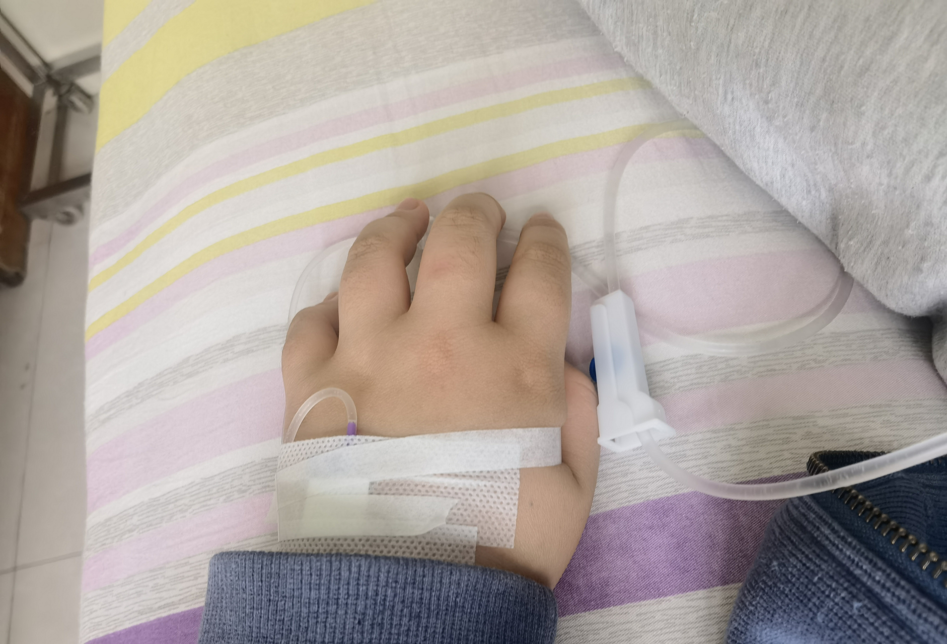 要考试了就感冒发炎了,还要打针,真服了好吧[左捂脸][二哈]